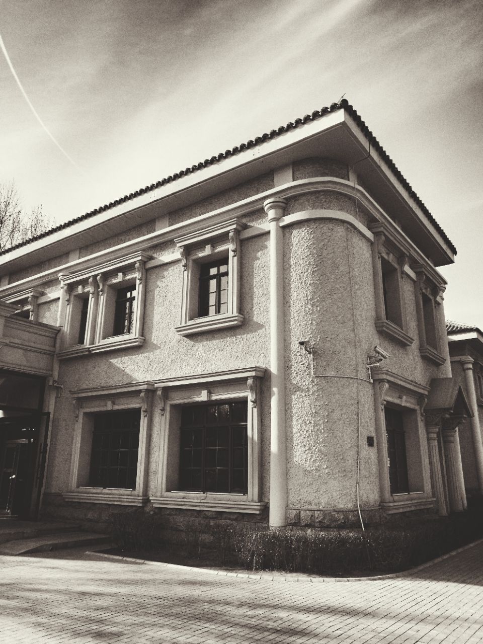 【马场道张绍曾旧居】  马场道与河北路交口,有一家渤海银行,和前面的