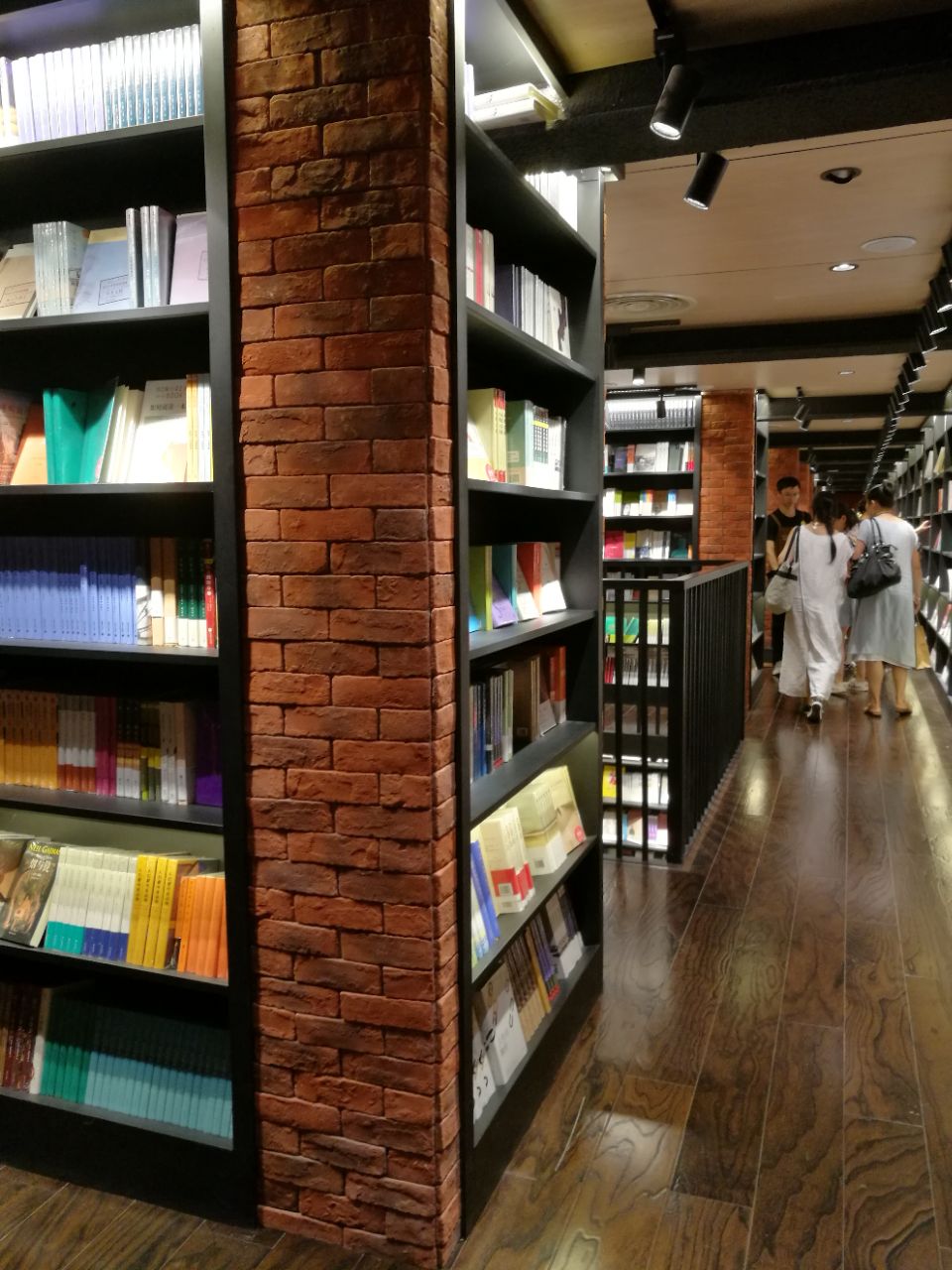 【携程攻略】成都钟书阁(银泰中心in99店)购物,我姐告诉我这是一家网