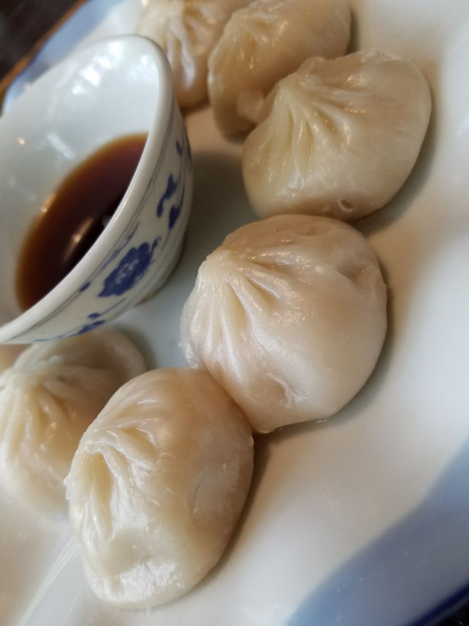 我们点的都是中式早点,不在乎豆浆油条小笼包之类的