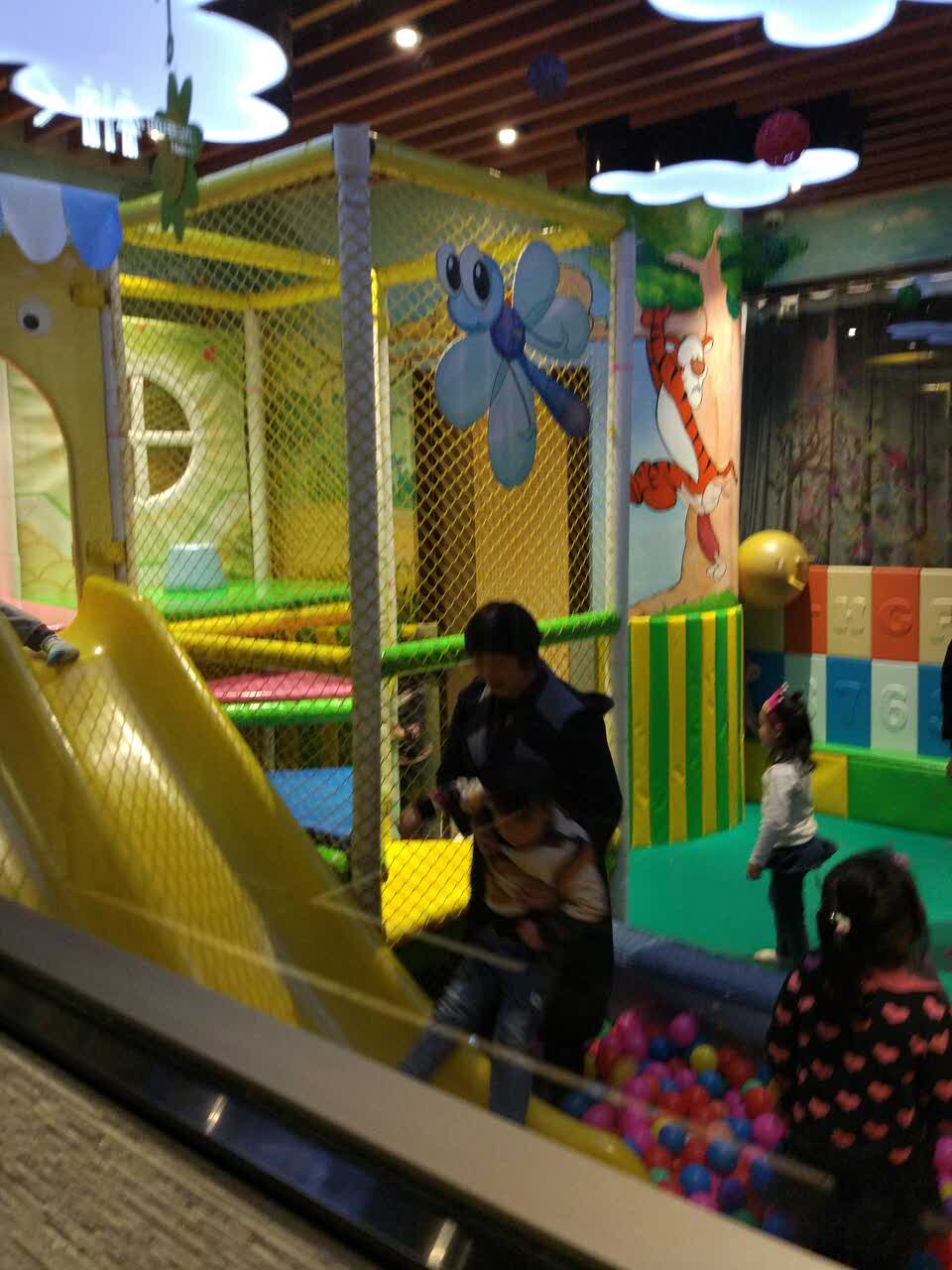 公共场合见过的最好的母婴室海底捞的服务真是一级的考虑周到擦鞋美甲