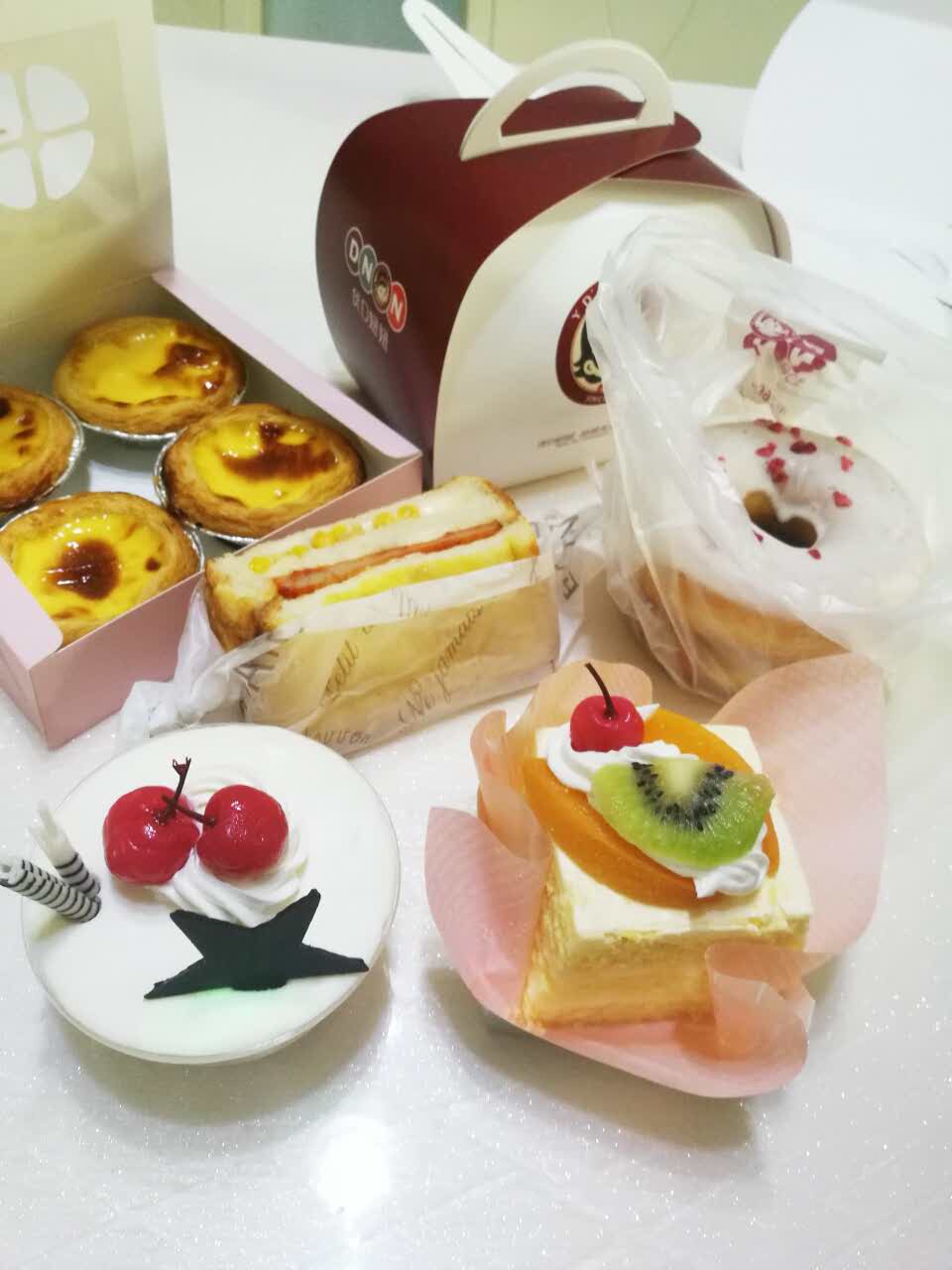 2021优d妞妞(燎原店)美食餐厅,孩子自己选的蛋糕,样子都很.