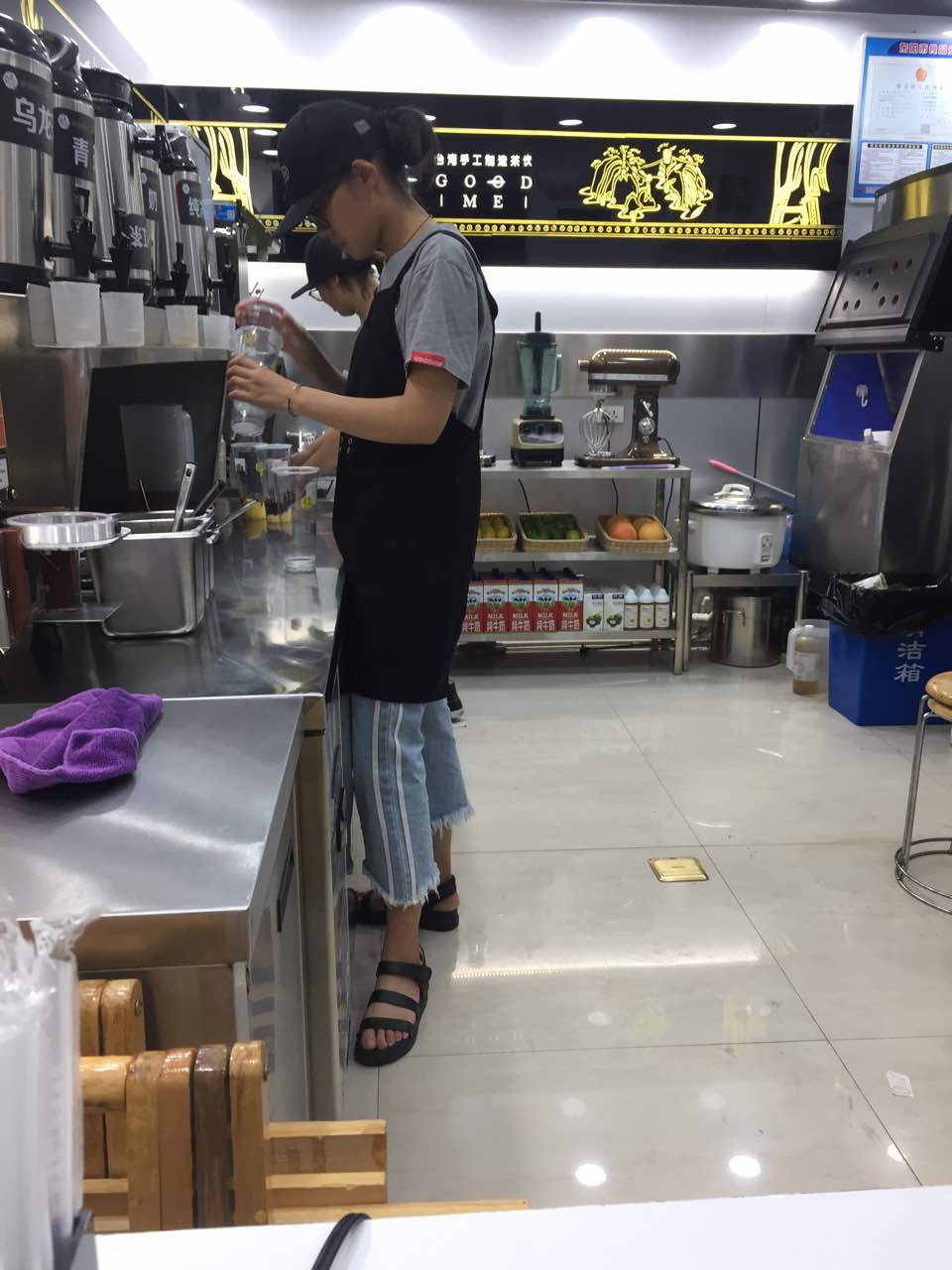 2021古茗(吴宁东路店)美食餐厅,美女换了,还是以前的老板娘好看 【去
