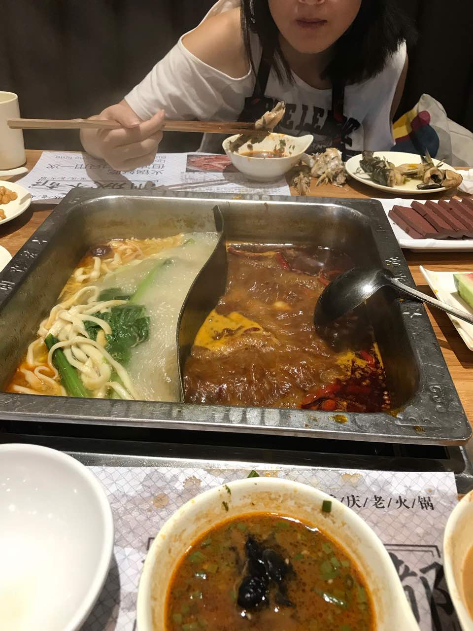 2021渝城味都重庆老火锅(海雅缤纷城购物中心店)美食餐厅,点的菌王