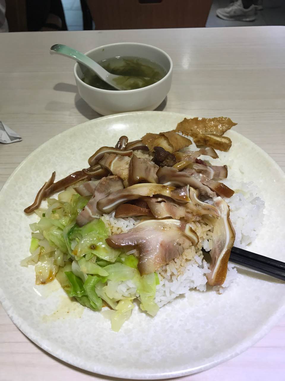 猪耳饭还挺好吃的