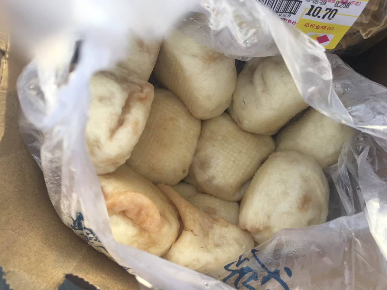 特别喜欢这里的小笼包,爸爸也喜欢吃,每次都买一些带回家