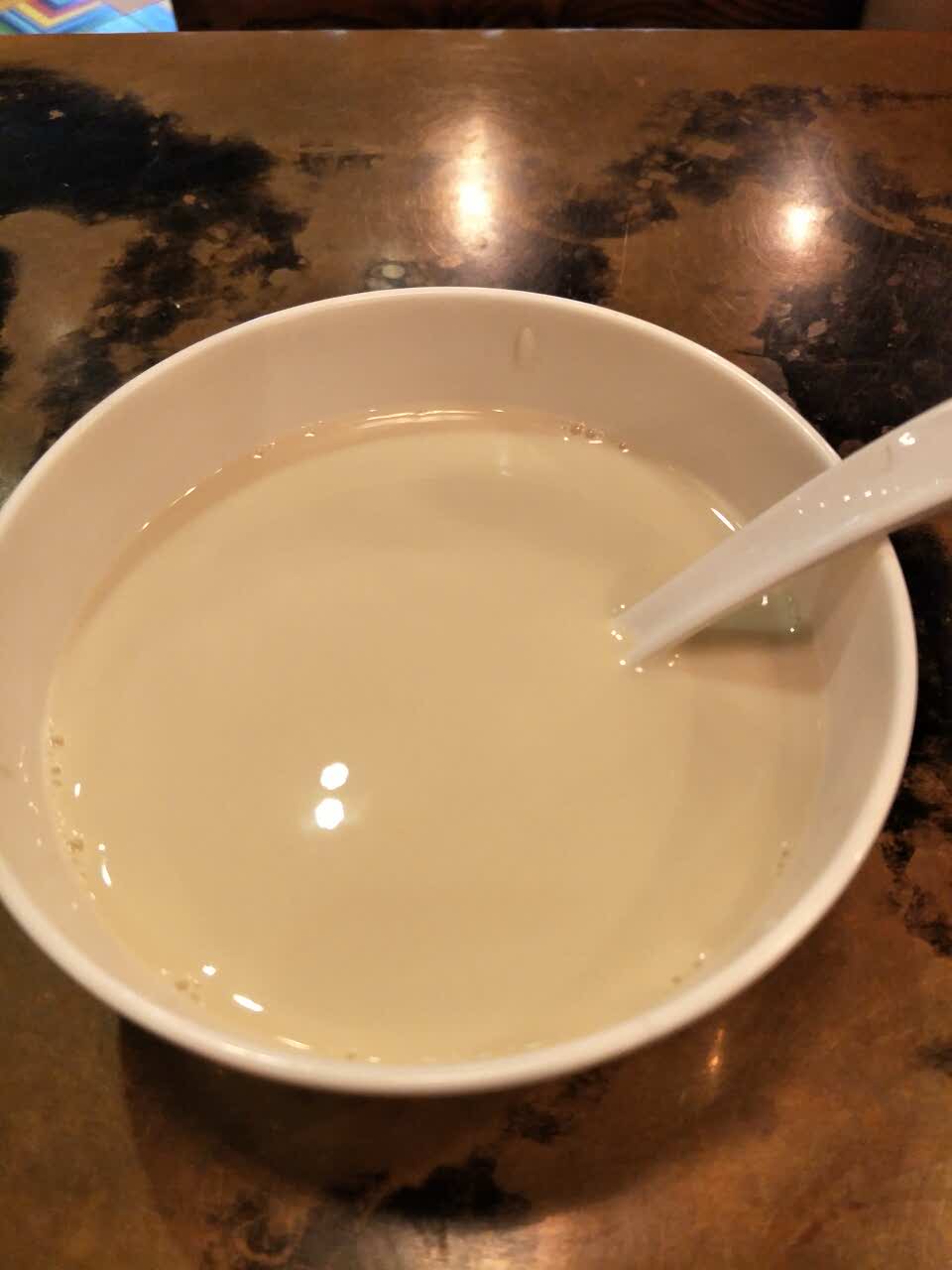 浓香的豆浆加上一碗手工馄饨既美味又营养.早餐的最好选择.