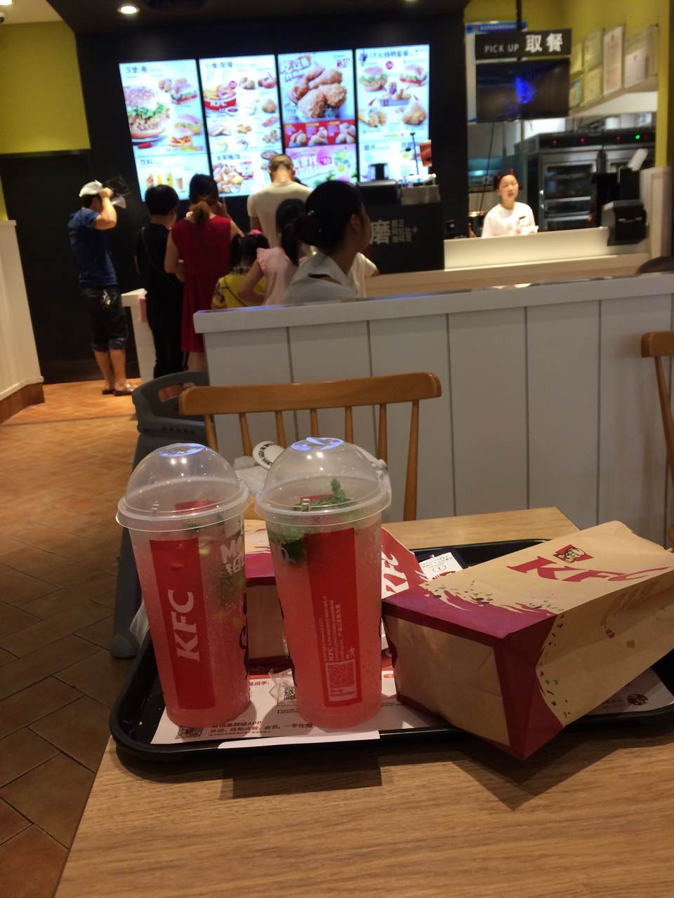 每次出来玩都在这里吃 赞 莫吉托女孩很好喝 很棒