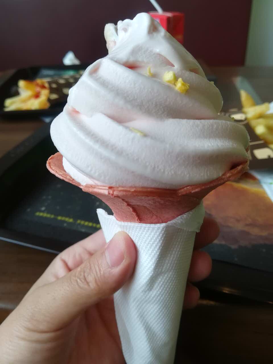 2022德克士(北部客运站丰盛店)美食餐厅,水蜜桃味冰淇淋味道不错哦,.