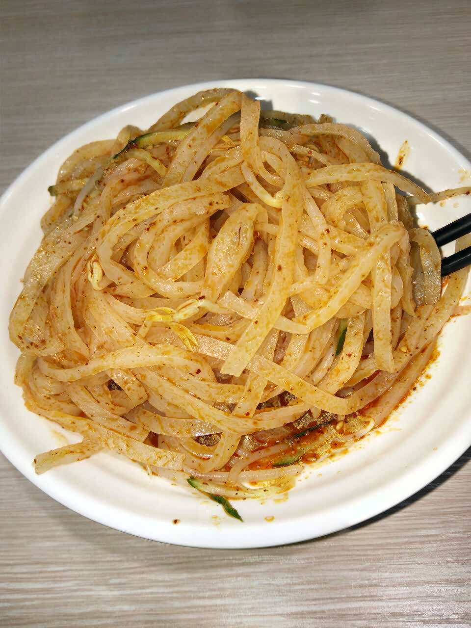 2021建国路擀面皮(宝龙店)美食餐厅,很干净,味道也很好!好评,.