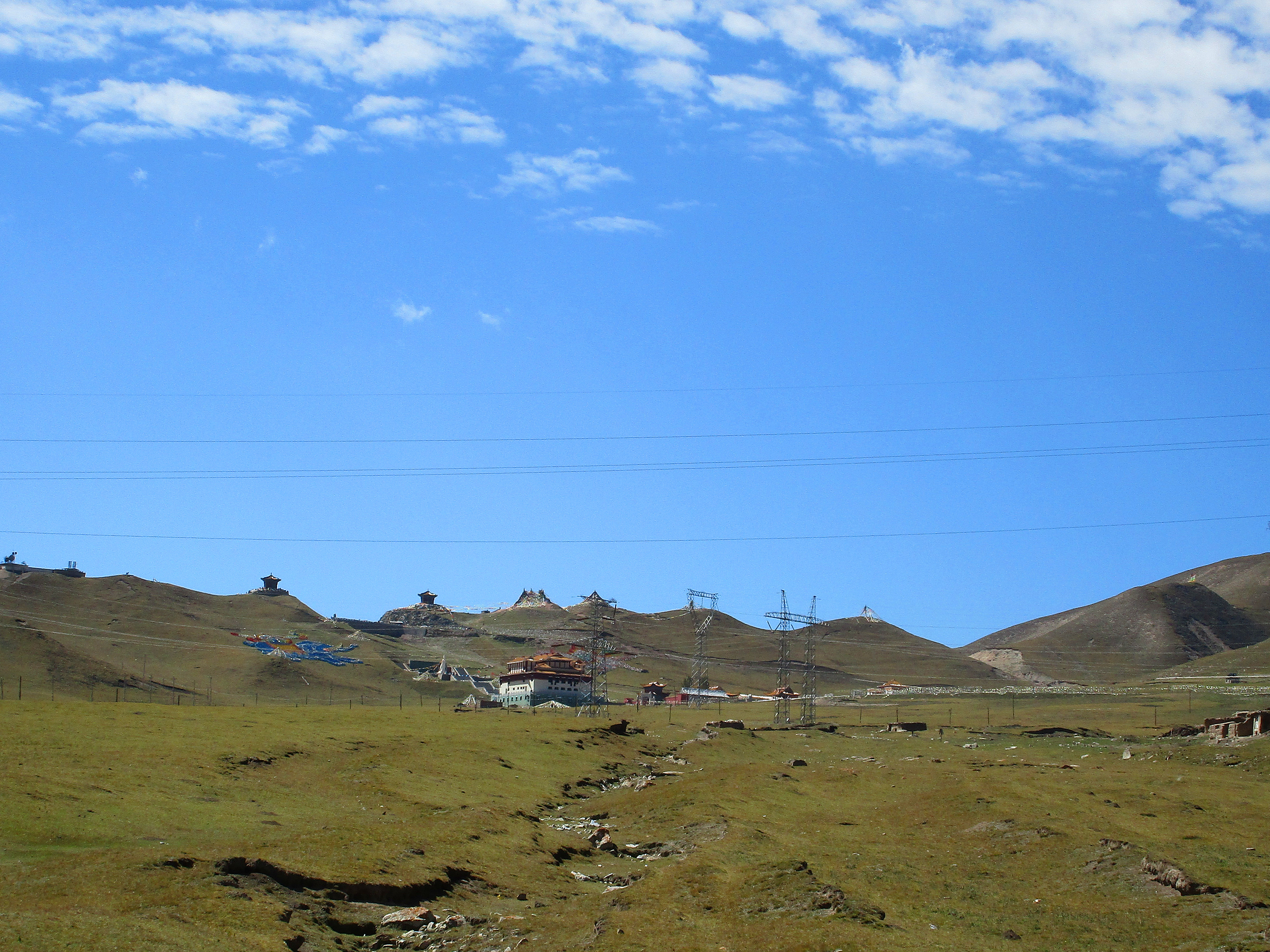 【携程攻略】湟源日月山景点,日月山，初唐时名赤岭，位于湟源县西南，海拔3520米，是游人进入青藏…