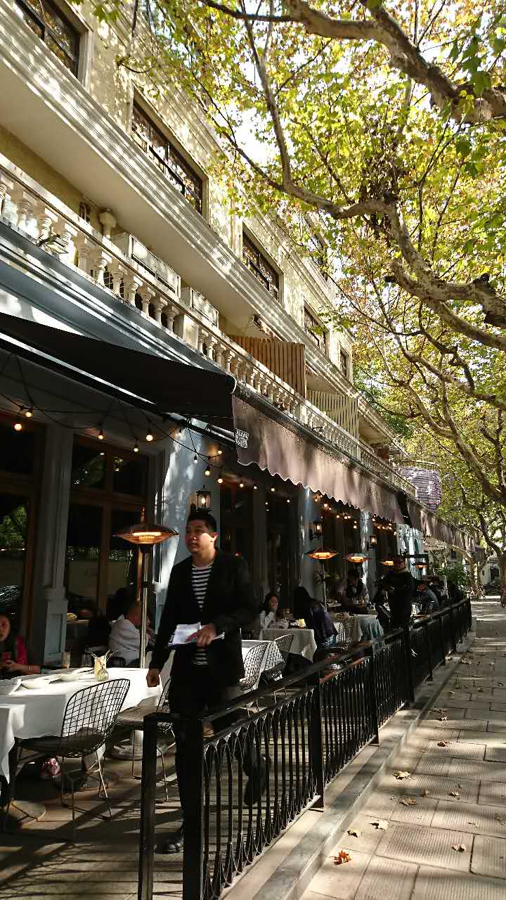 美食餐厅,.房别墅群内,建筑装修充满