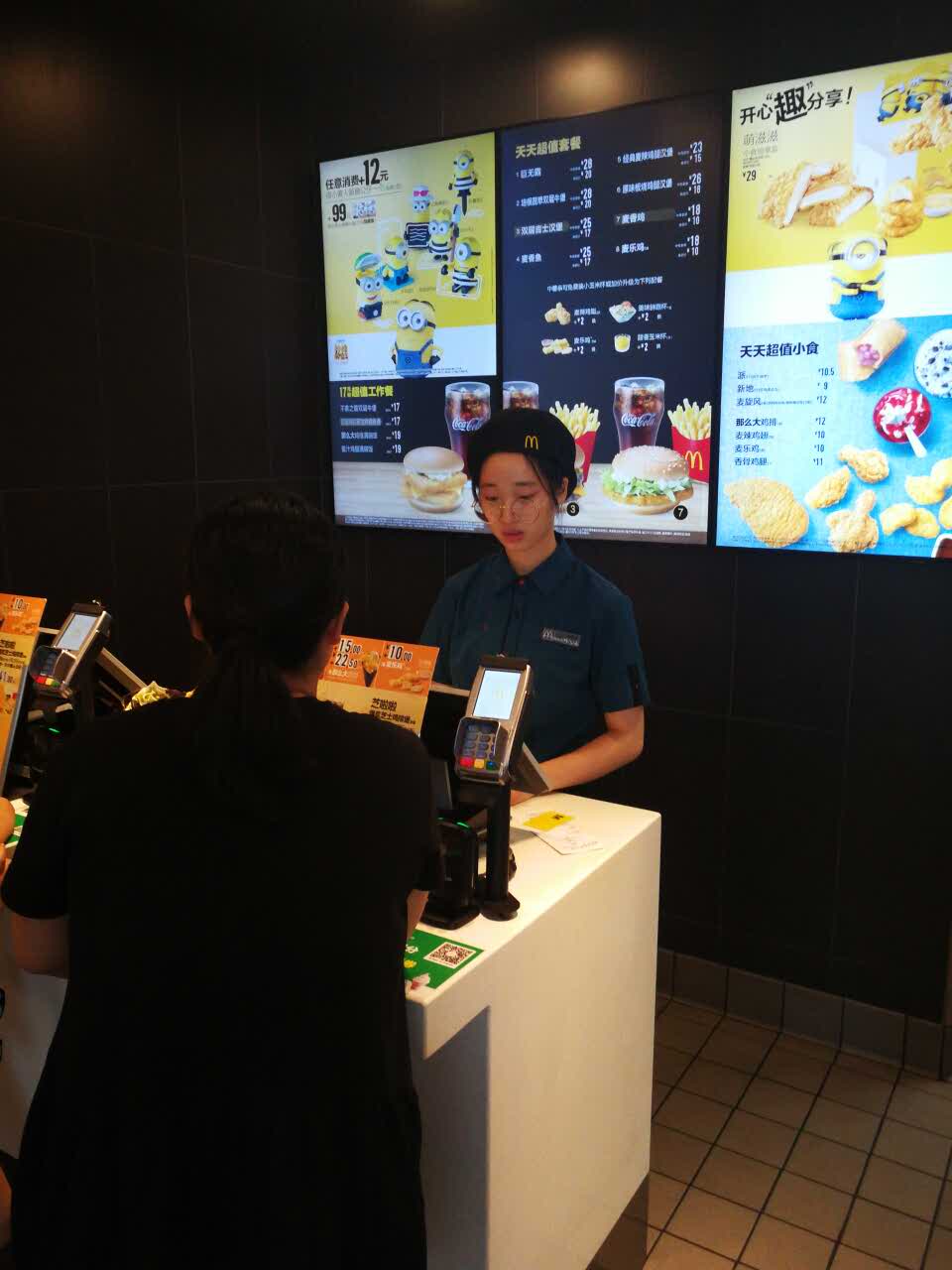 买单得妹子很好看啊