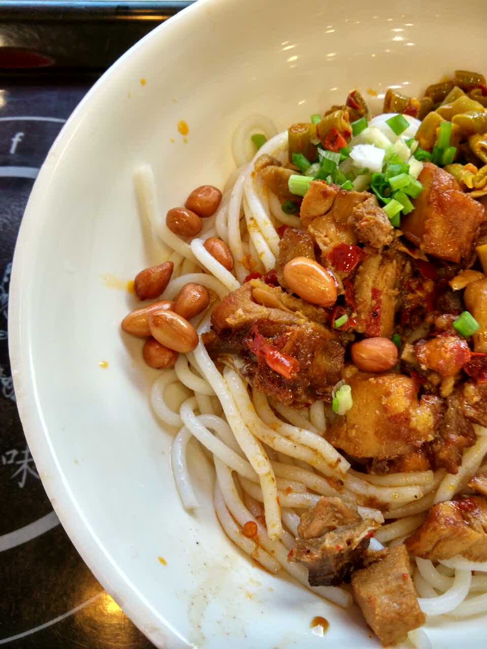 【携程美食林】南宁粉之都(明秀店)餐馆,吃的是辣鸡粉,是干拌的