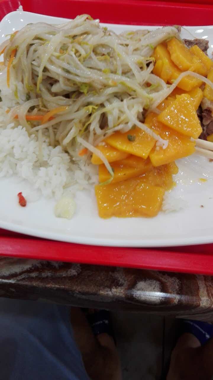 很实惠,份量又足,每次吃快餐都回来这里,祝老板生意兴隆财源滚滚来