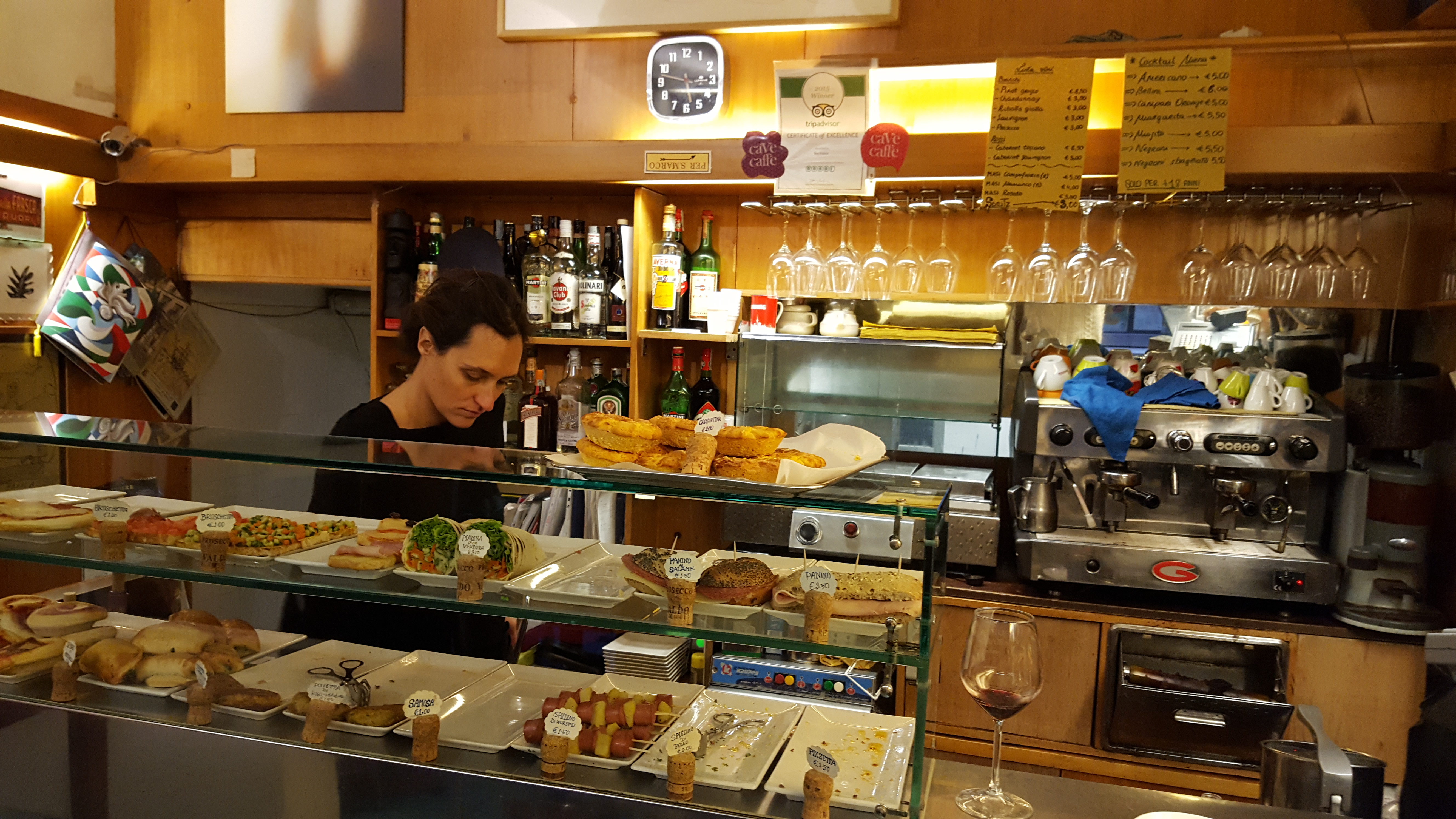 cozy bar/café with cheap chichetti (around 1 eu.