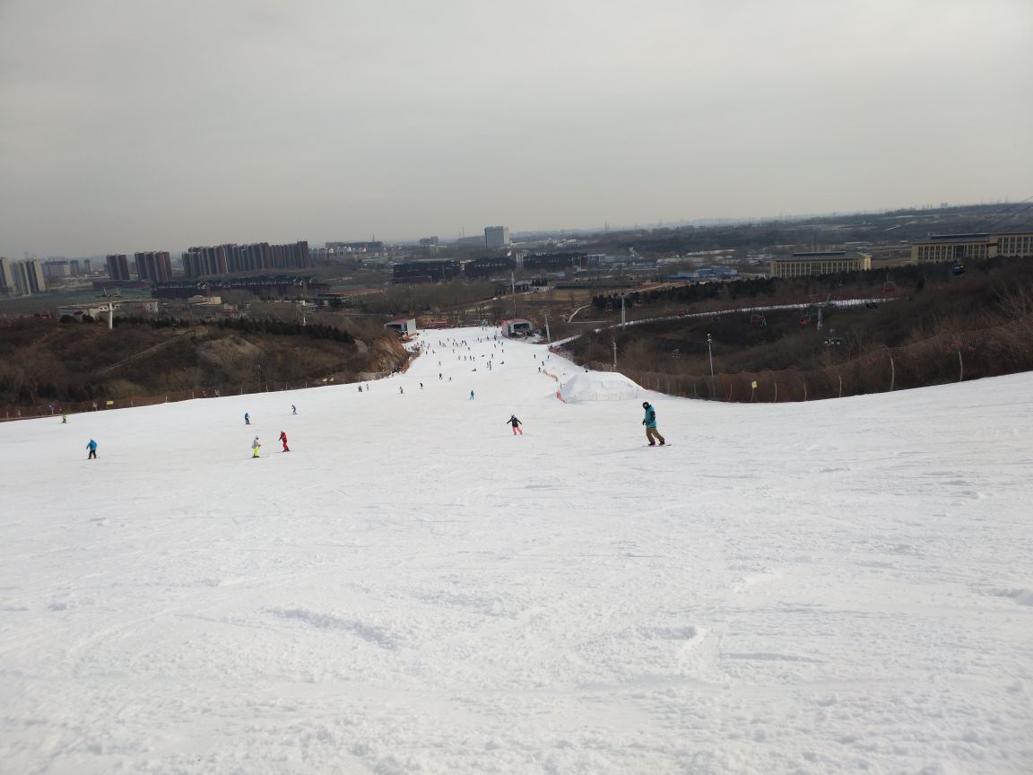 2020万龙八易滑雪场玩乐攻略,第一次滑雪 去中级赛道摔的