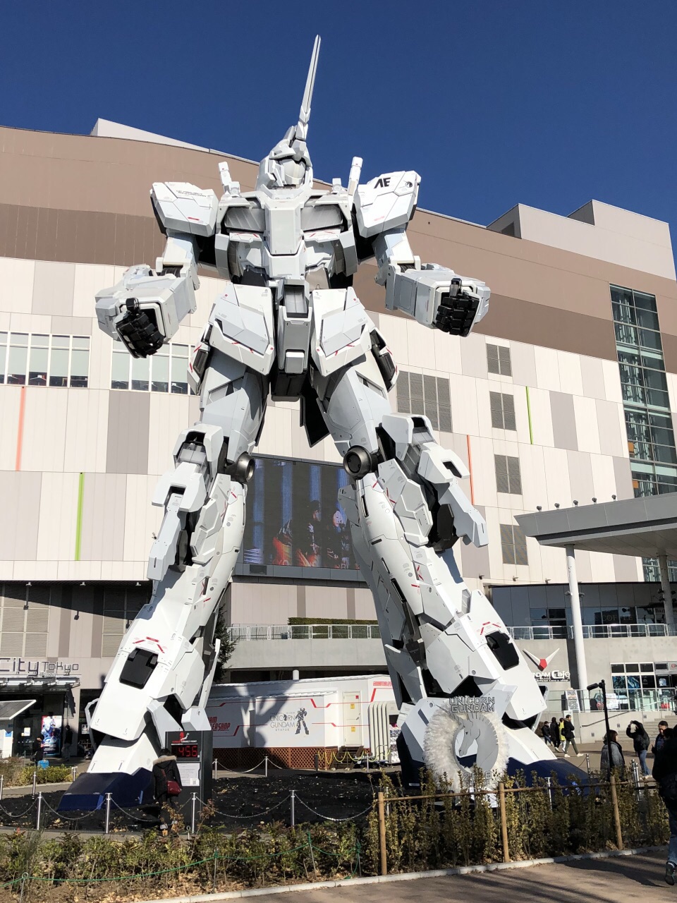 实物大《机动战士高达》独角兽立像