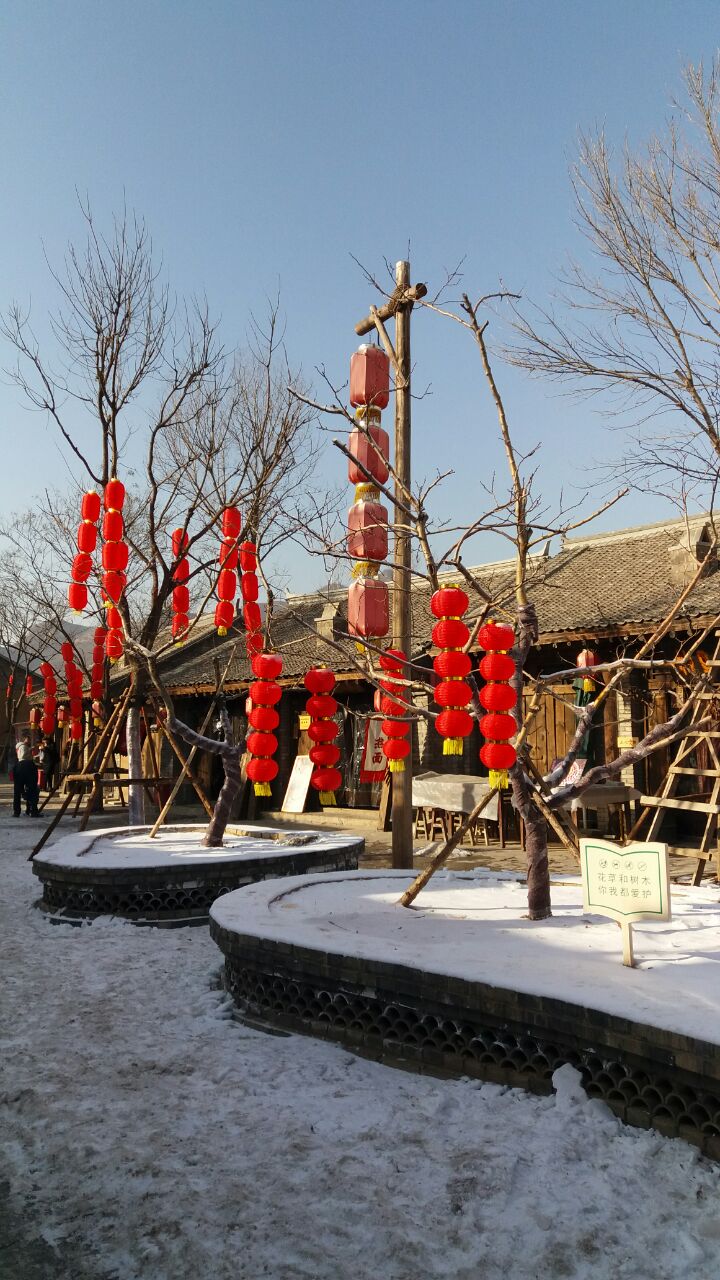 2017年冬天没有下雪,2018年元旦来太行水镇过把瘾,滑雪 逛水镇 小吃.