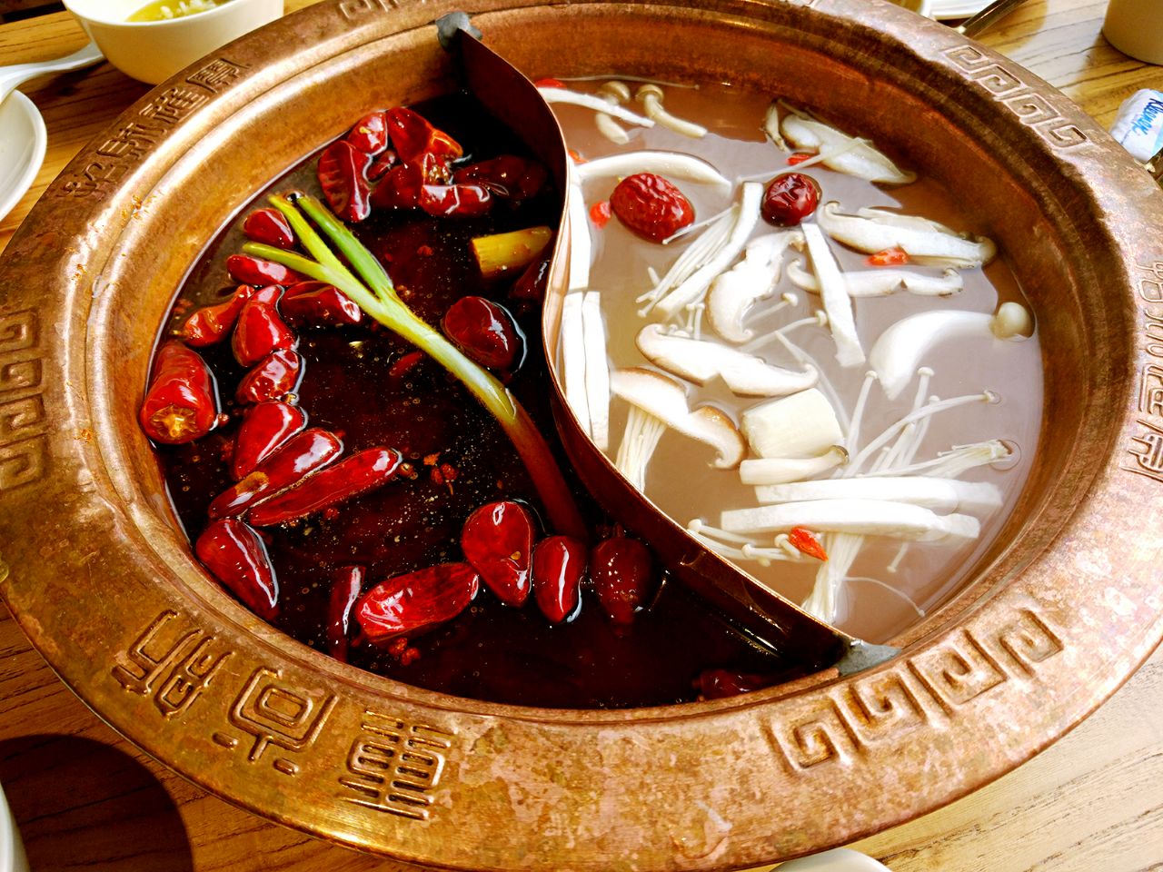 重尚舫火锅特色菜推荐/菜单/人均消费/电话/地址/菜系/点评/营业时间