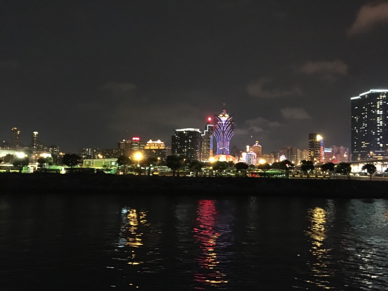 【攜程攻略】珠海澳門環島遊景點,還可以哦,夜景真的還蠻漂亮的,值得