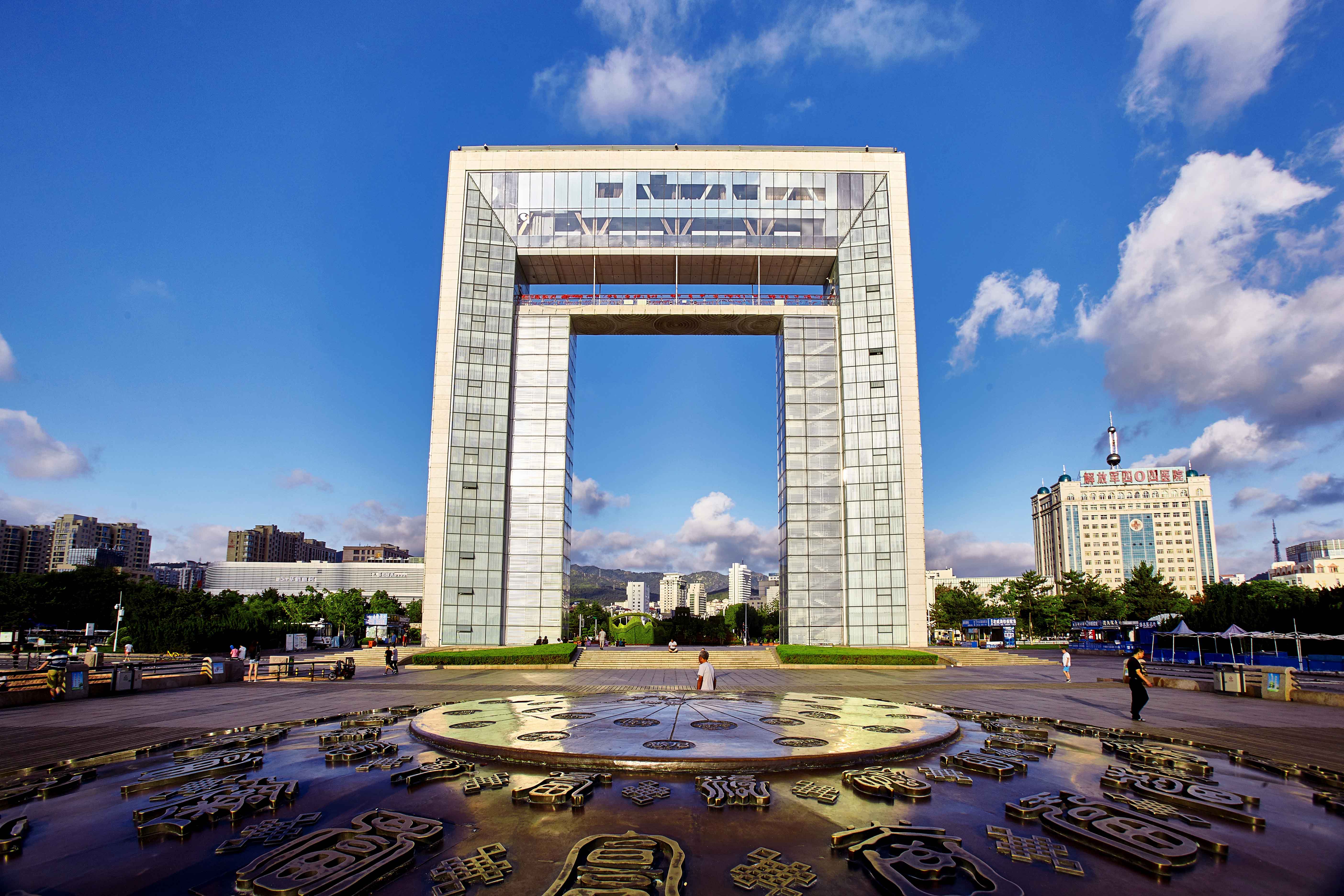 威海幸福门---万福图,幸福门的观光长廊,幸福门世界邮币展览馆,收费在