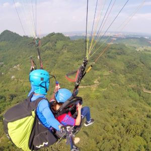 峨眉山滑翔伞双人体验