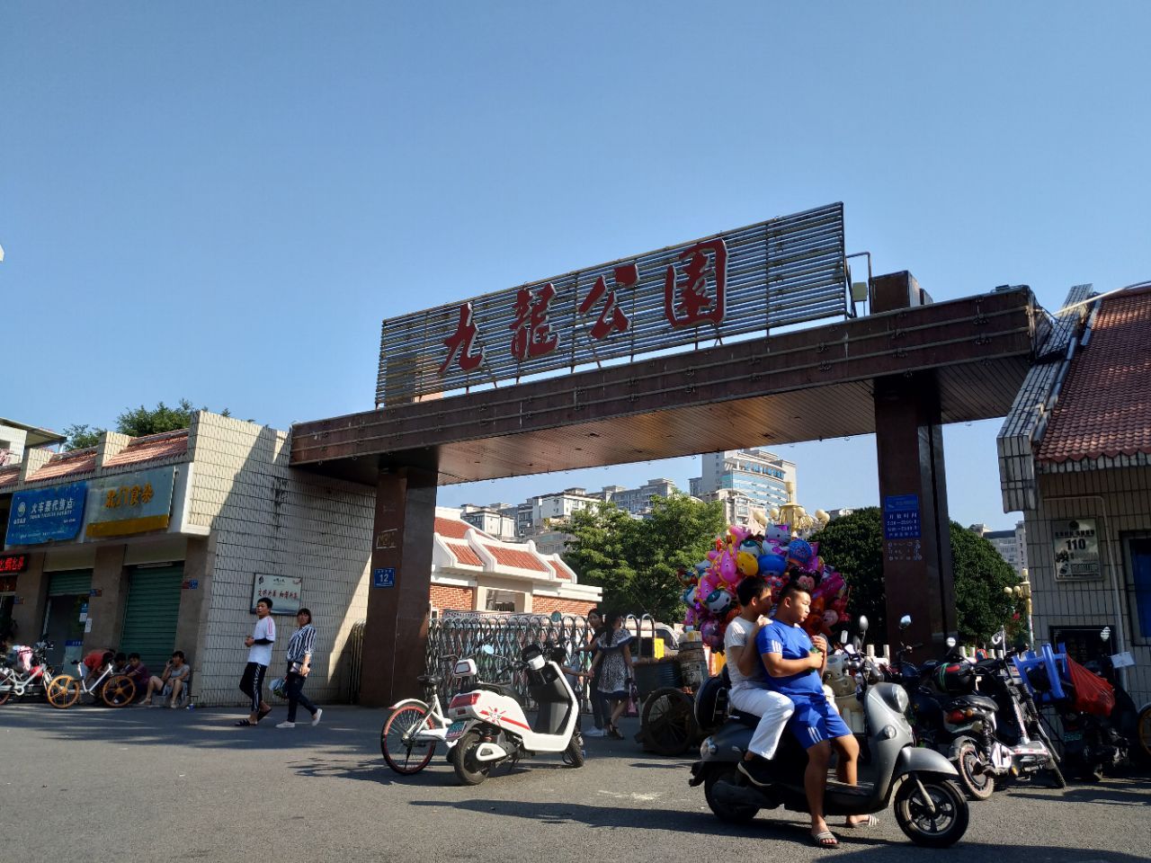 在公园里面,算是漳州各商场,公园的游乐园里维护较好,人气较好,也开了