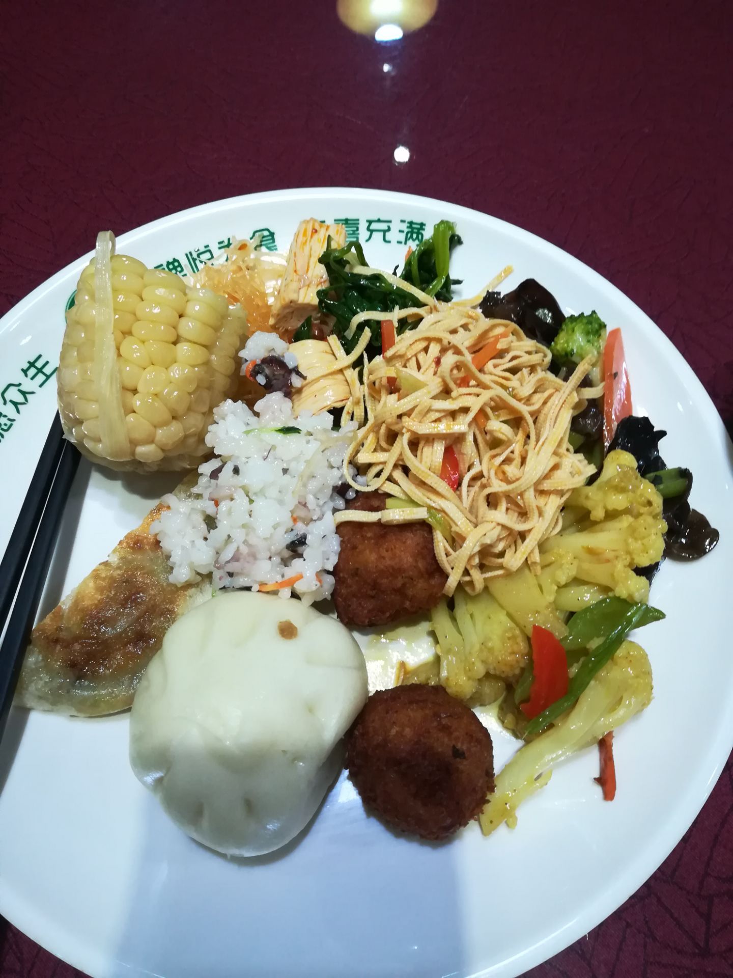 2022素渡新派素食自助餐厅(八王寺店)美食餐厅,主食有杂粮豆包,烙饼