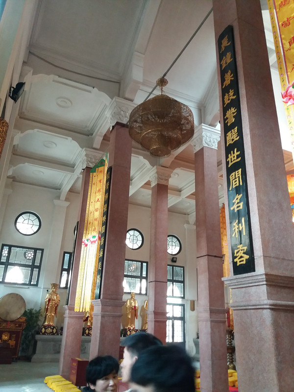 看像教堂,实是一座佛教寺庙,说是佛教寺庙,天王殿是徽派建筑,圆通宝殿却是西洋建筑——武汉古德寺参观记 1天 1月 ¥1 和朋友