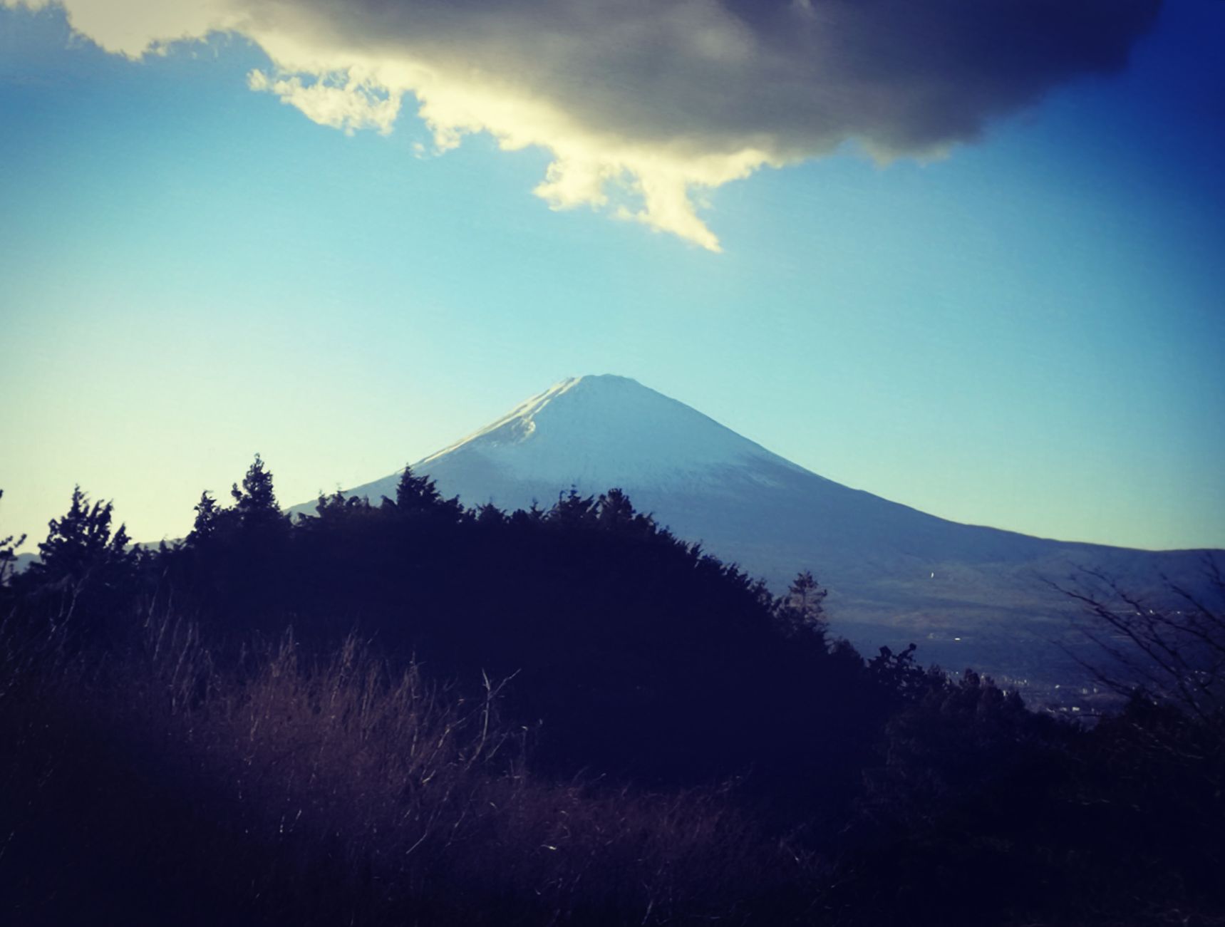 [图文] *** 请欣赏日本富士山顶出现的奇特环绕云 *** [分享] - 科学探索 - 华声论坛