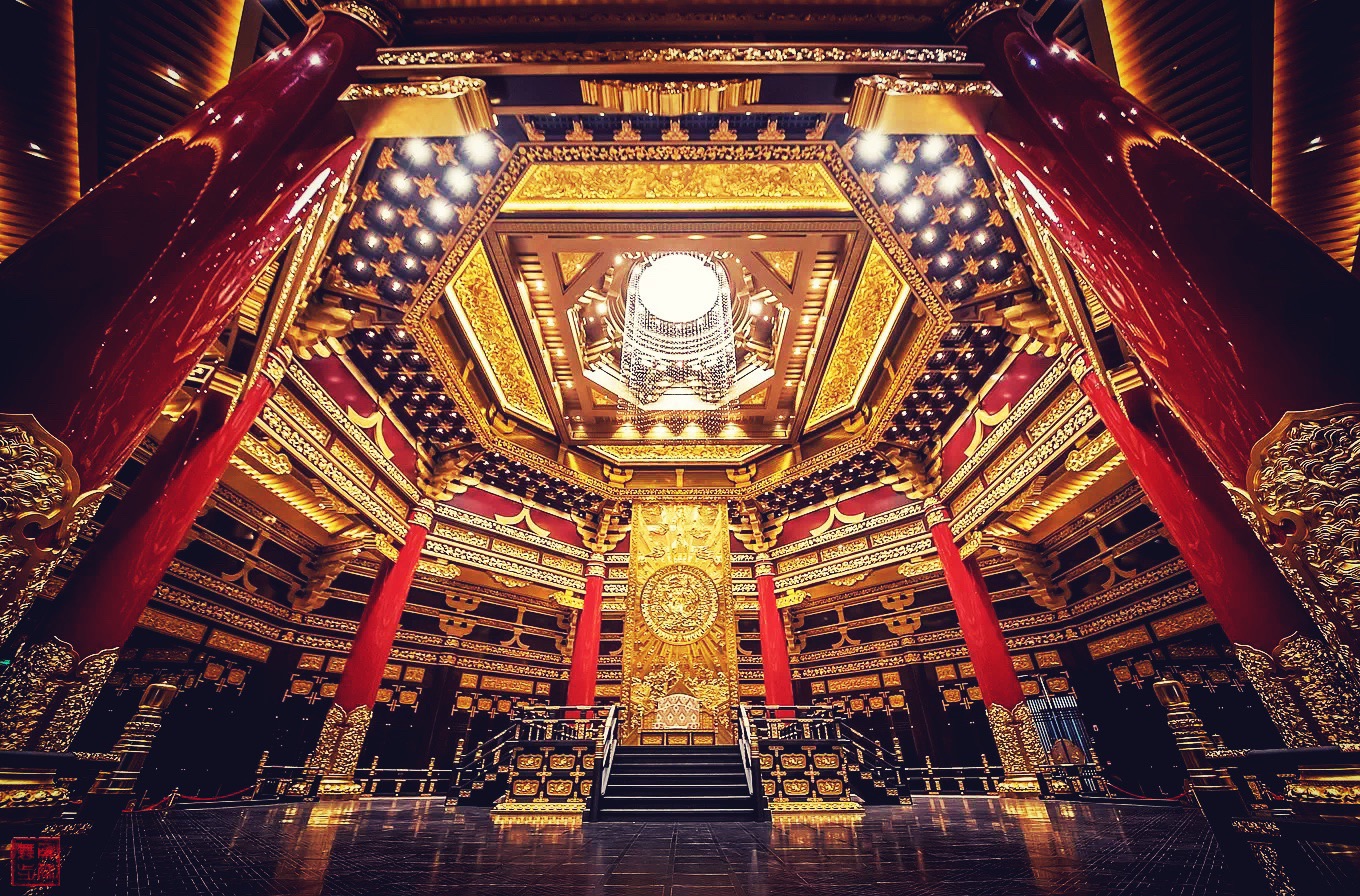 天堂是武则天礼佛的地方,明堂是武则天处理政务的场所,武则天就是在