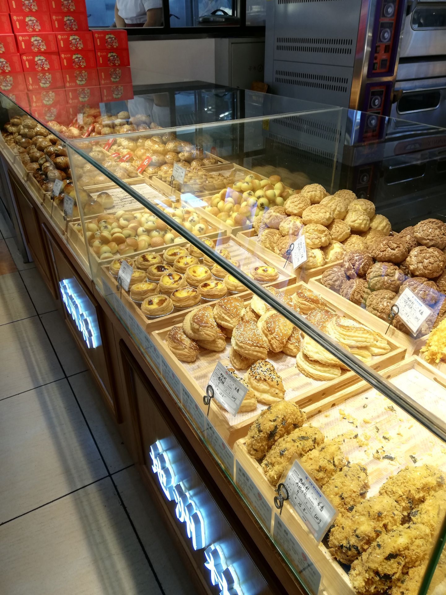 的趋势啊,陆续开了很多店,感觉跟爱久记抗衡的感觉～同样都是中式糕点