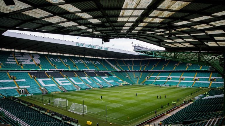 凯尔特人主场大胜76人豪取十连胜塔图姆爆砍42分恩比德伤缺哈登独木难支绿军防守压制全场