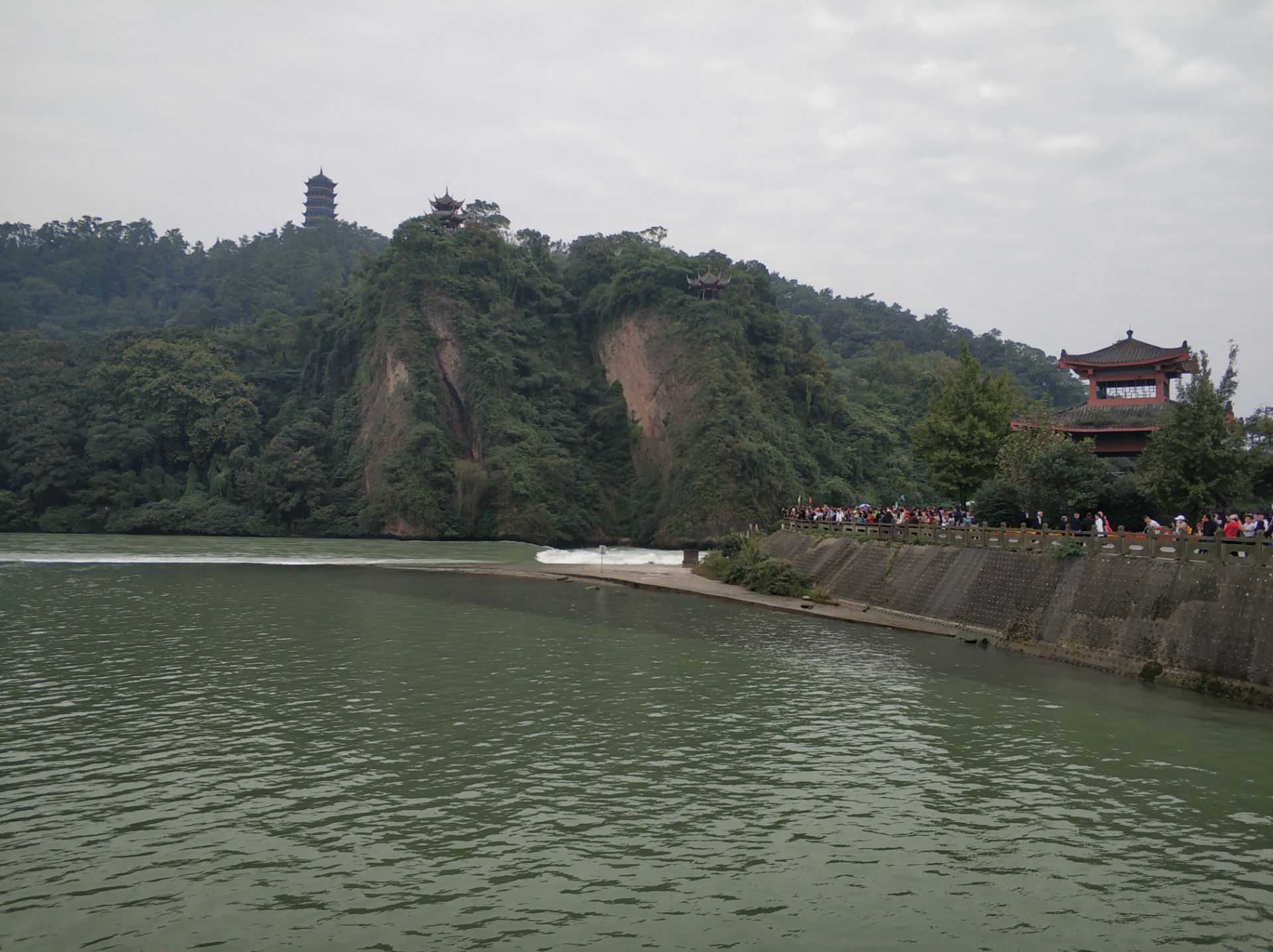 【携程攻略】都江堰玉垒关景点,都江堰景区大部分游客都是走鱼嘴和