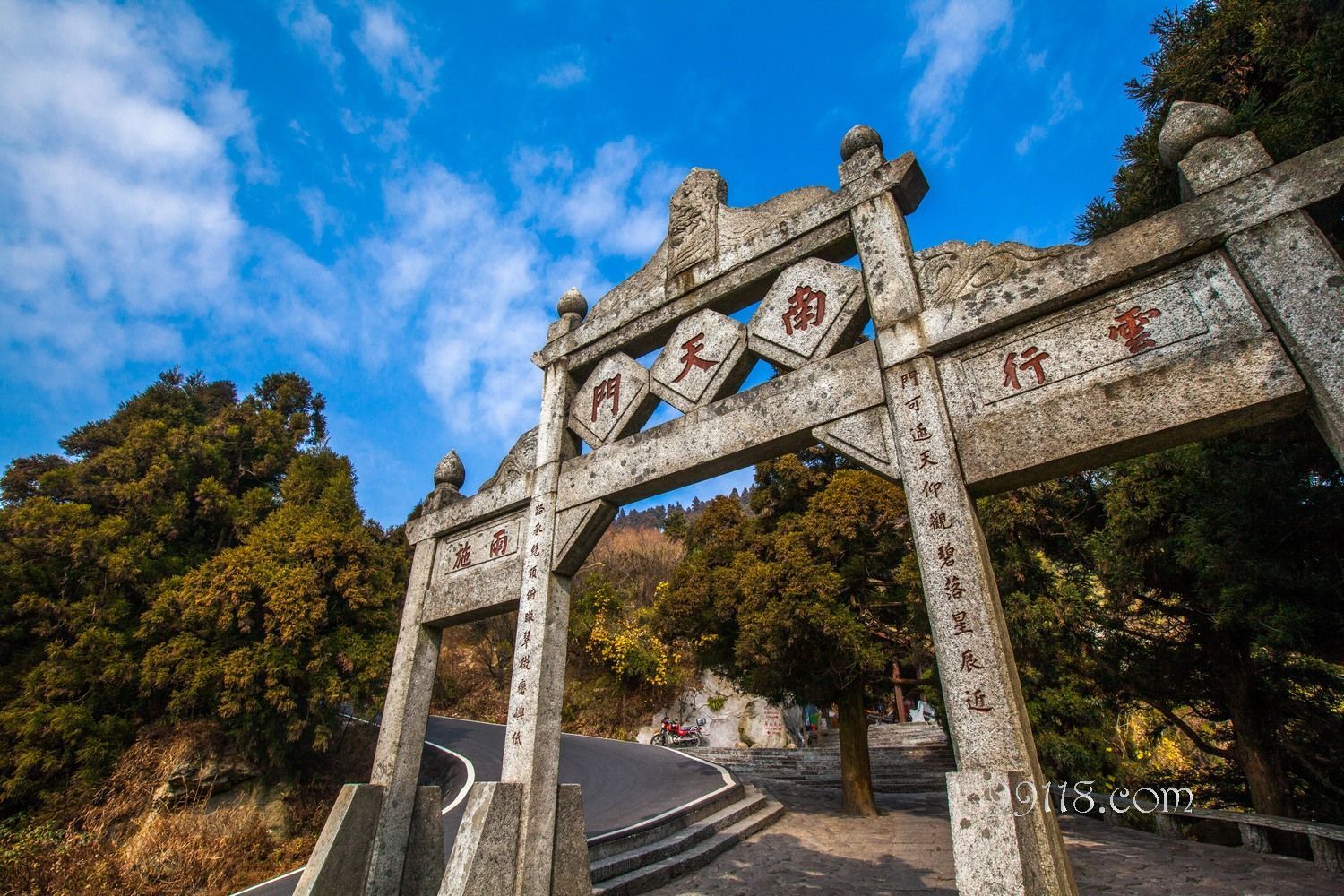 南岳衡山风景名胜区是中国五岳之一,也是道教佛教圣地,主景区位于湖南