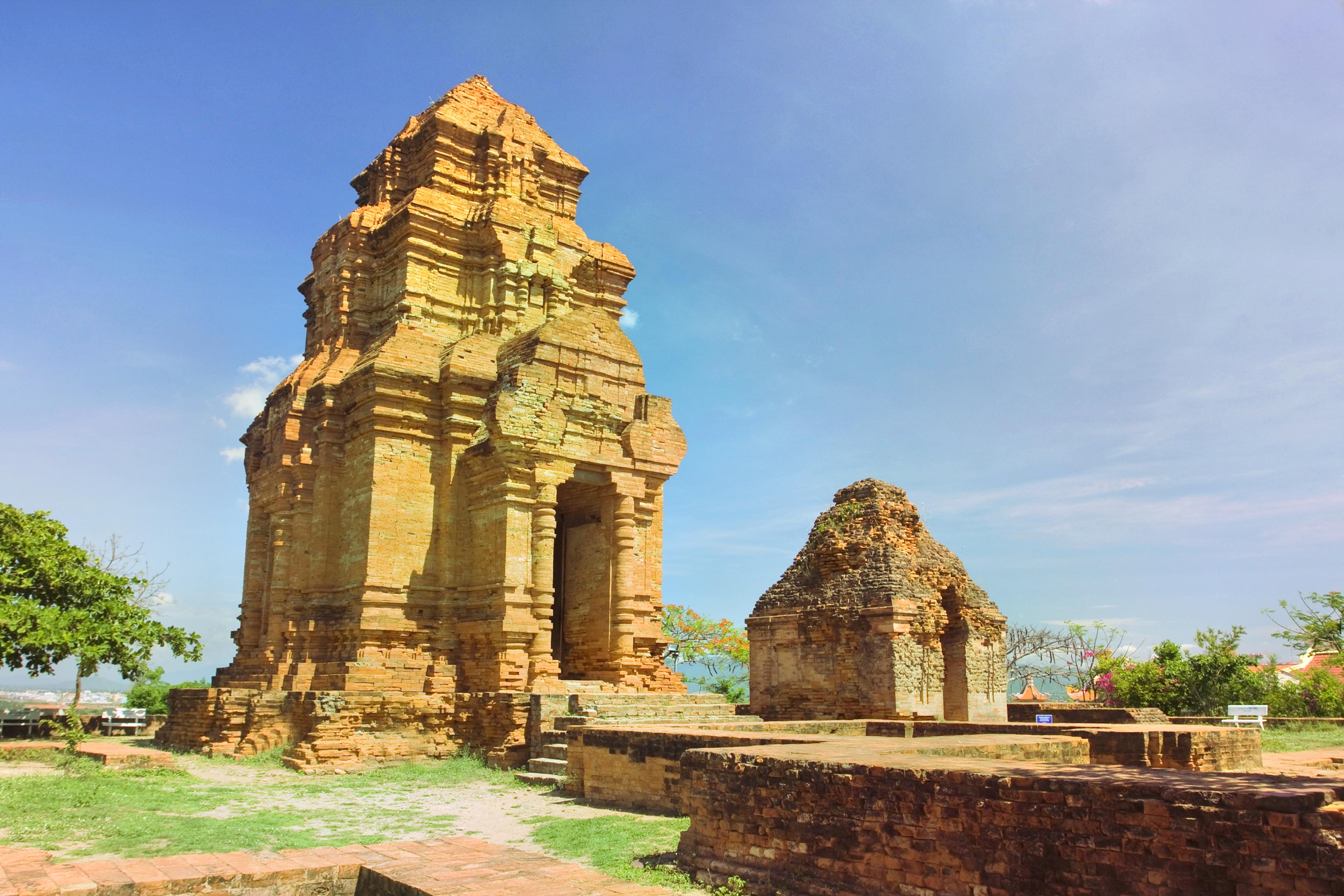 thap poshanu cham tower