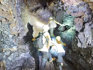 富爾奈斯火山熔岩隧道