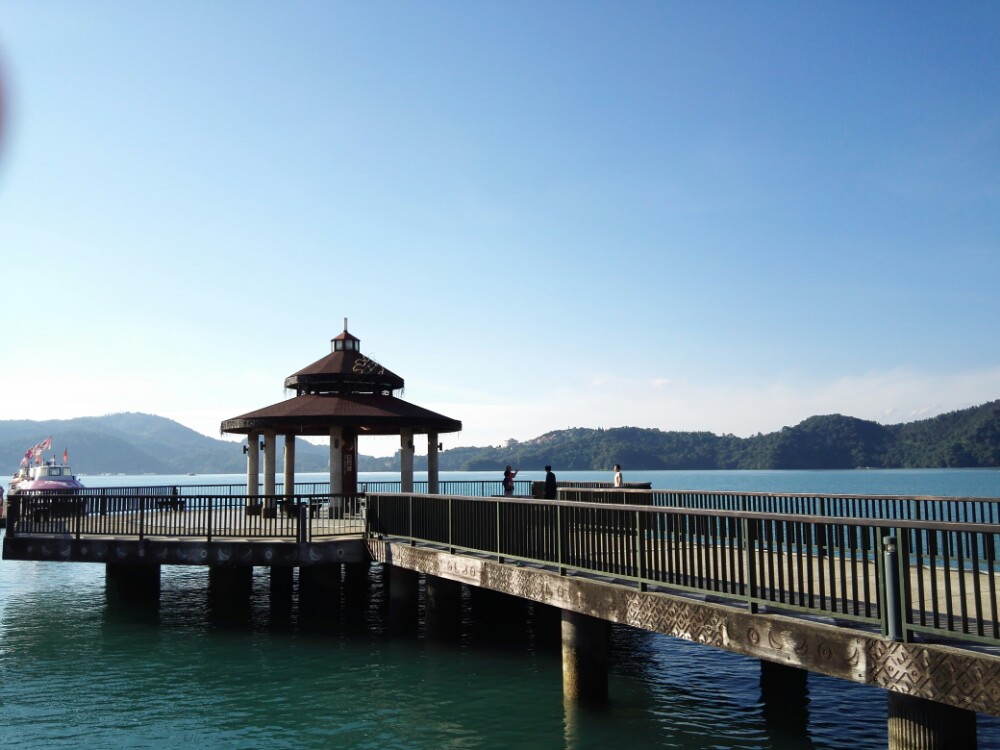 坐日月潭的游船或者环湖巴士都可以到伊达邵码头,有游客中心可以拿