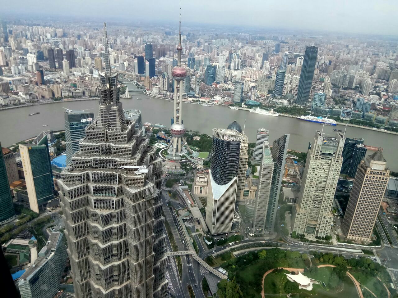 上海金茂大厦俯瞰图片素材-编号12539335-图行天下