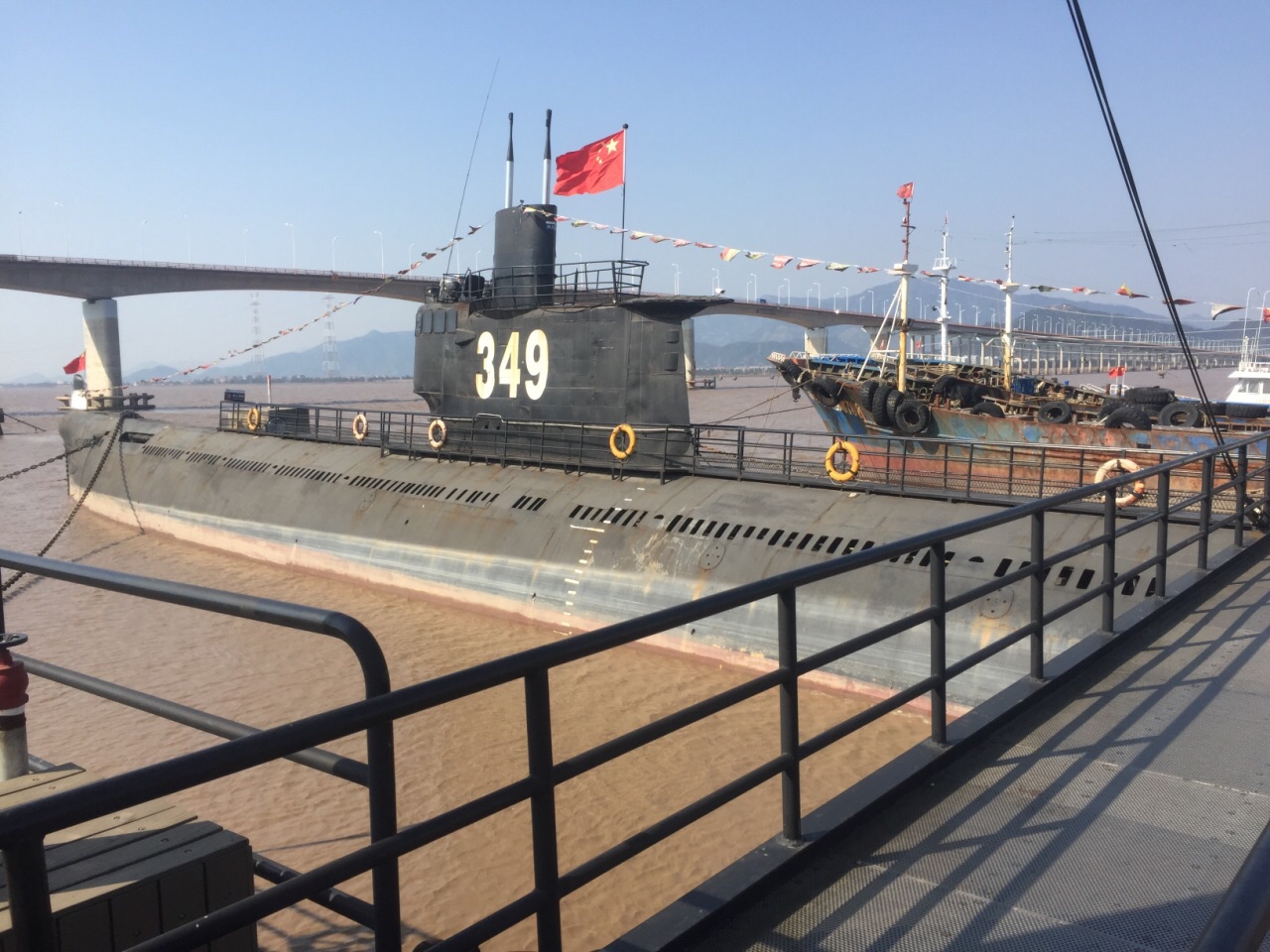 亚龙湾潜艇基地图片