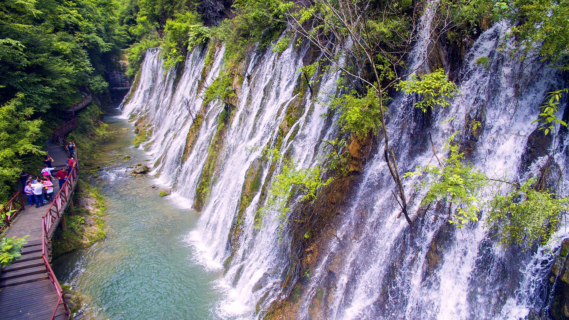 【携程攻略】石泉中坝河谷漂流景点,中坝大峡谷方园十余公里,属巴山