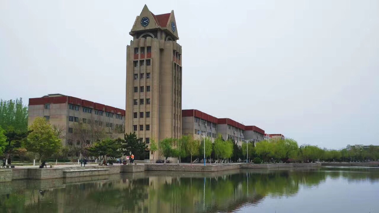 好喜欢烟台大学,校园不大但非常有序,景观也超美,看不够 2017-04-25有