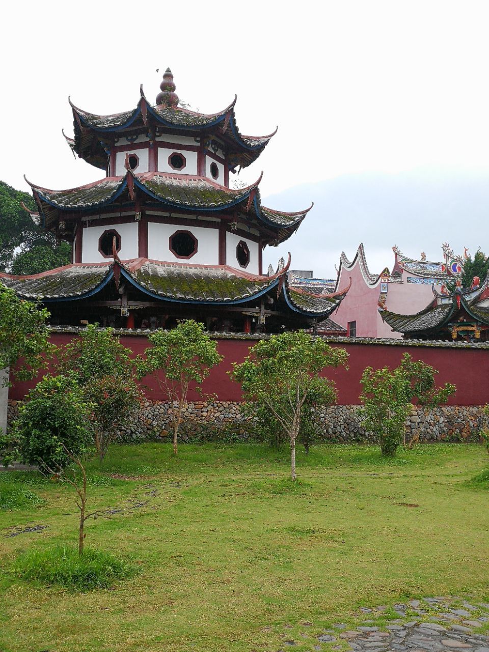 霍童古镇内,这几帽照片是骑车入镇的第一部分建筑物,这里记载了霍童的