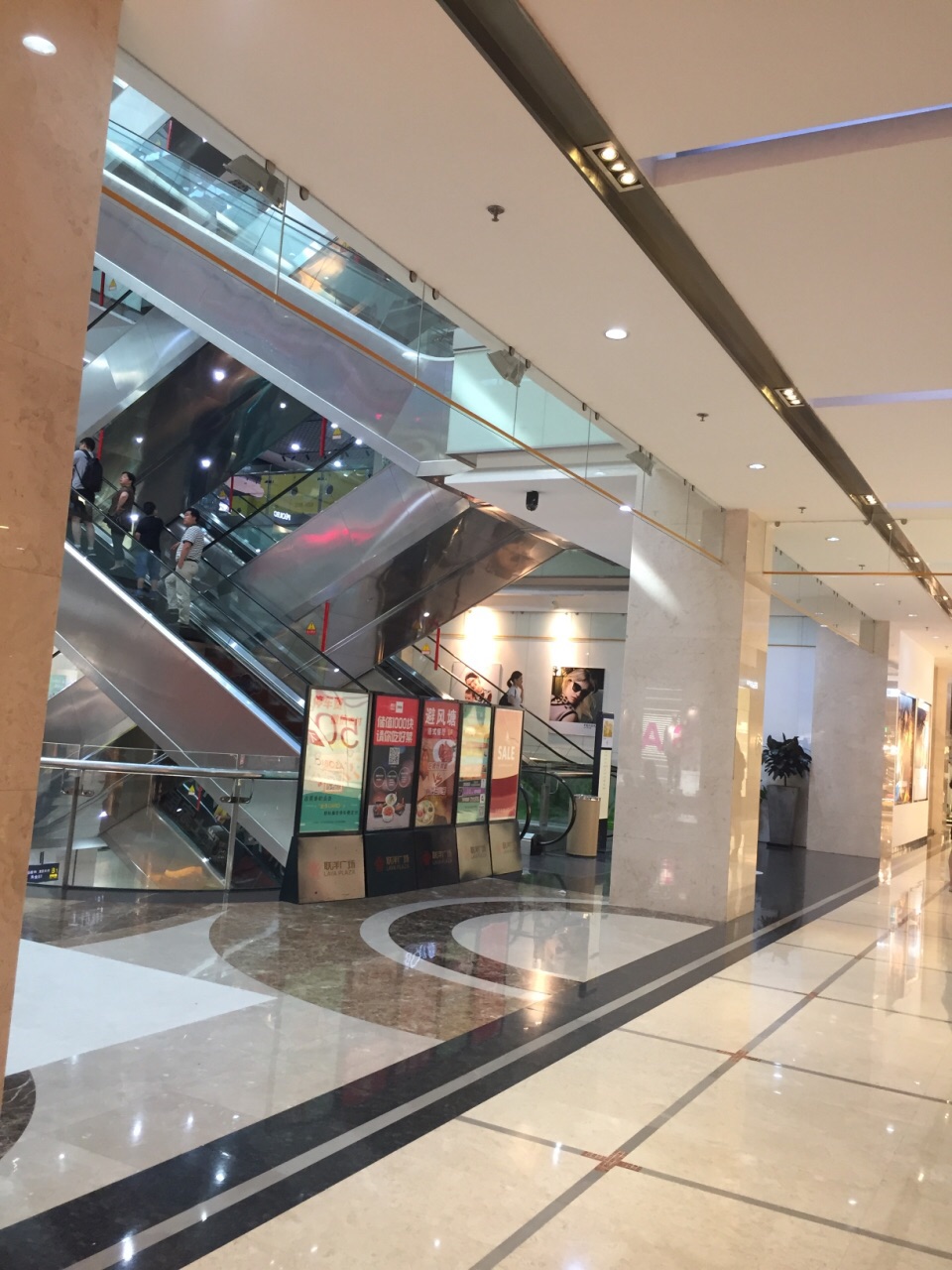 【携程攻略】上海联洋广场购物,位于联洋国际社区中心地块,靠近浦东