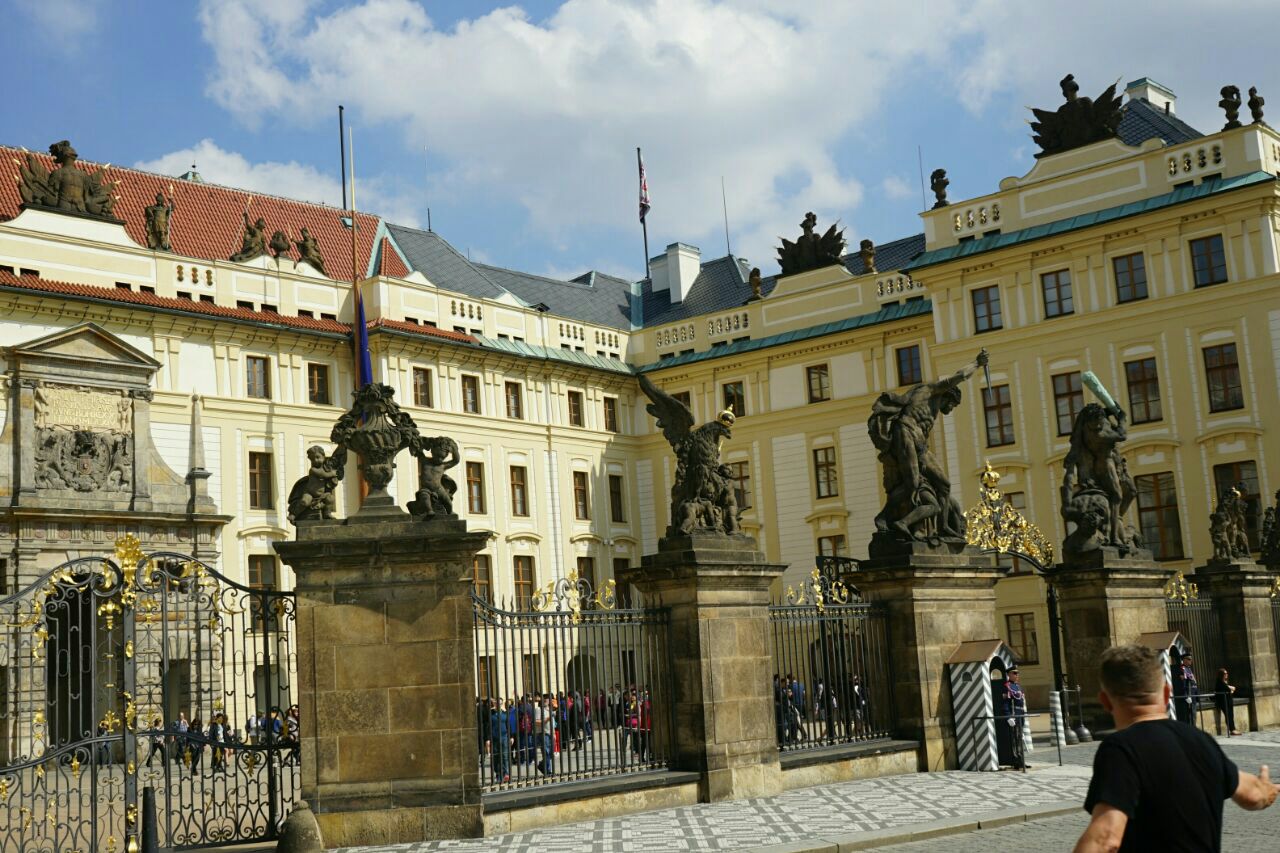 【携程攻略】布拉格旧皇宫景点,中世纪的欧洲皇宫，不同于中国的皇宫奢侈、负责，旧皇宫的简单、大气…