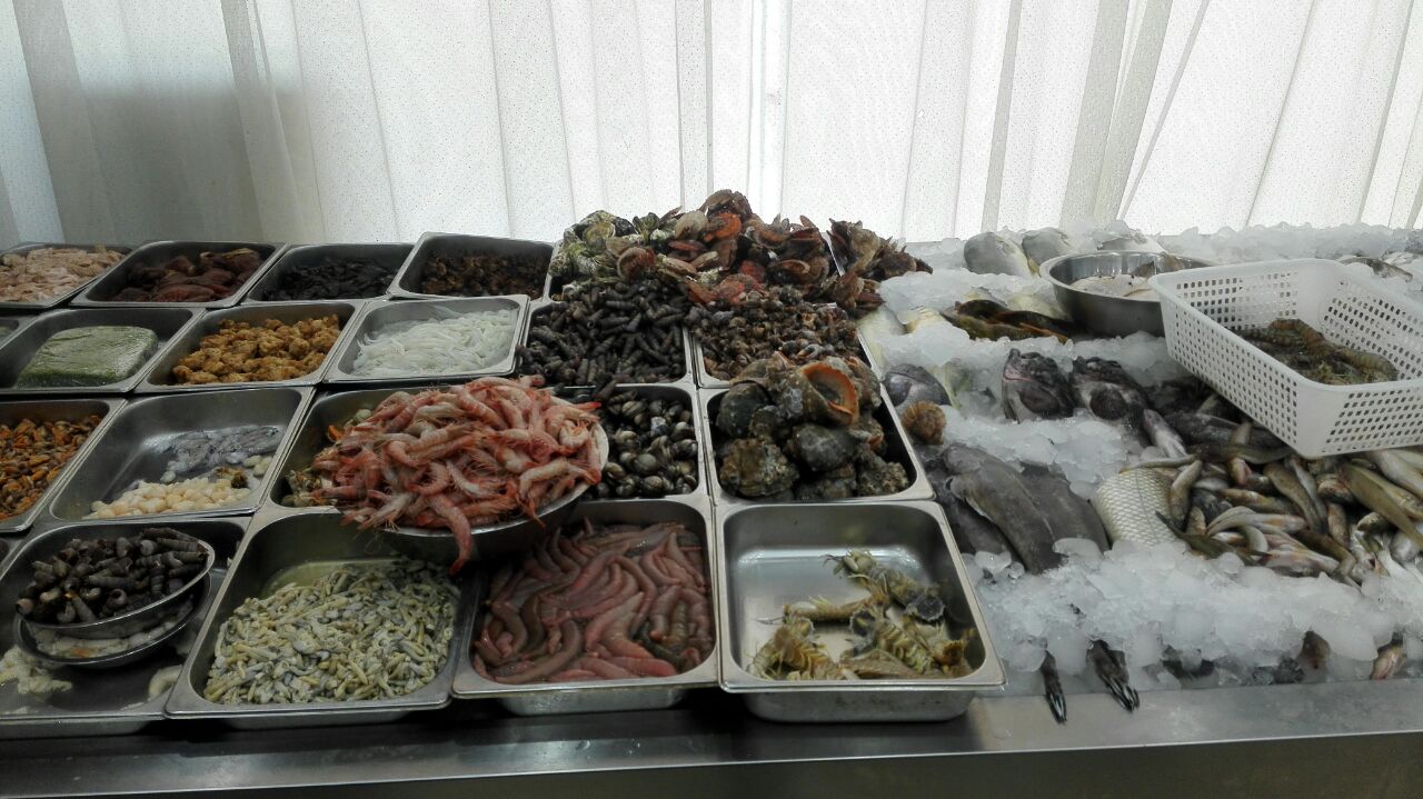 2021羊口海鲜酒店美食餐厅,新鲜蔬菜也不少,菜品口味挺.