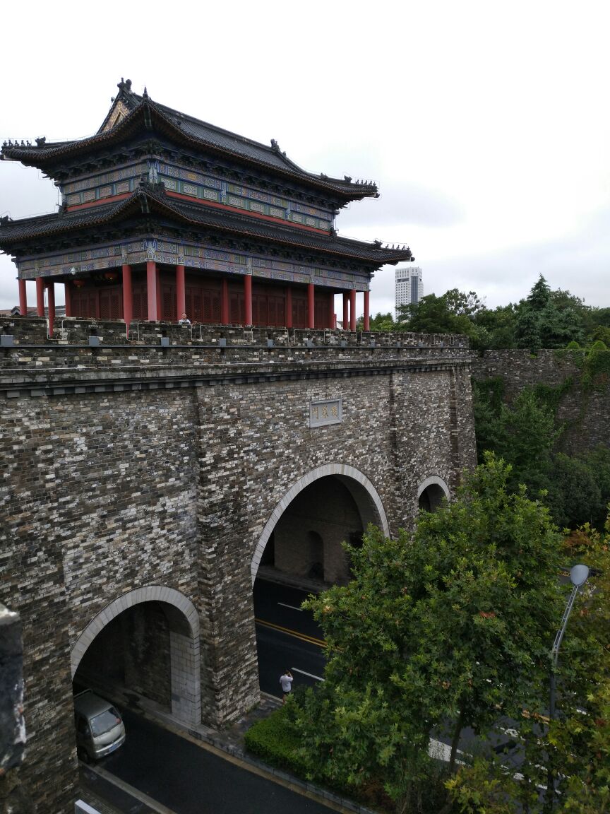 南京仪凤门城墙登城口图片
