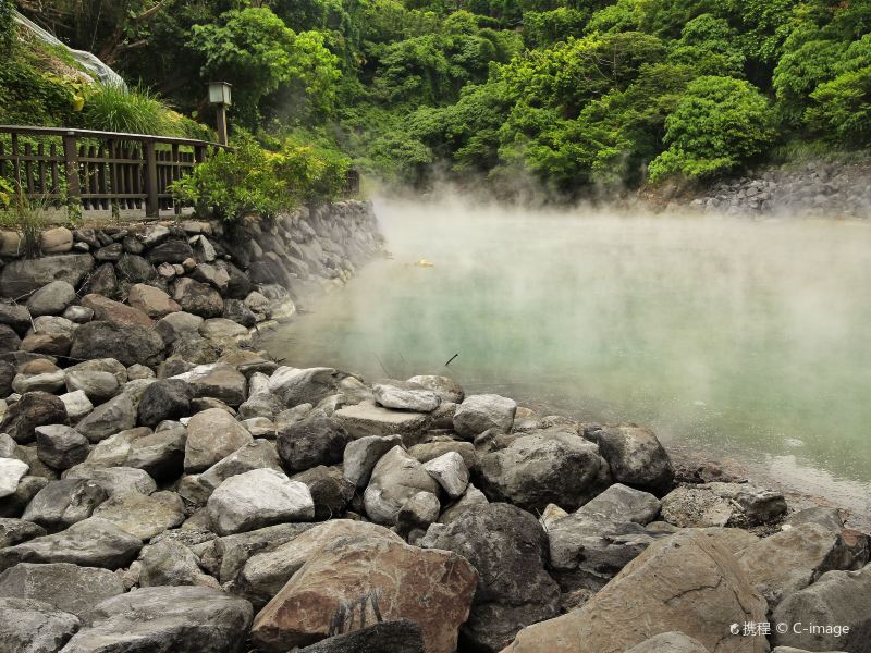 "隶属于丽水云泉大酒店" "云南师范大学呈贡校区内" 1/ 32 云泉温泉
