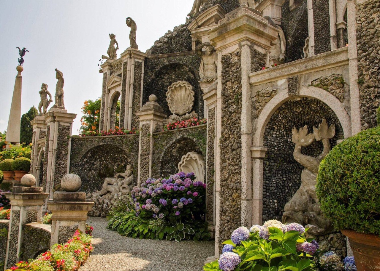 夏天去欧洲参观宫殿和庄园的朋友,千万不要错过花园里的洞窟grotto