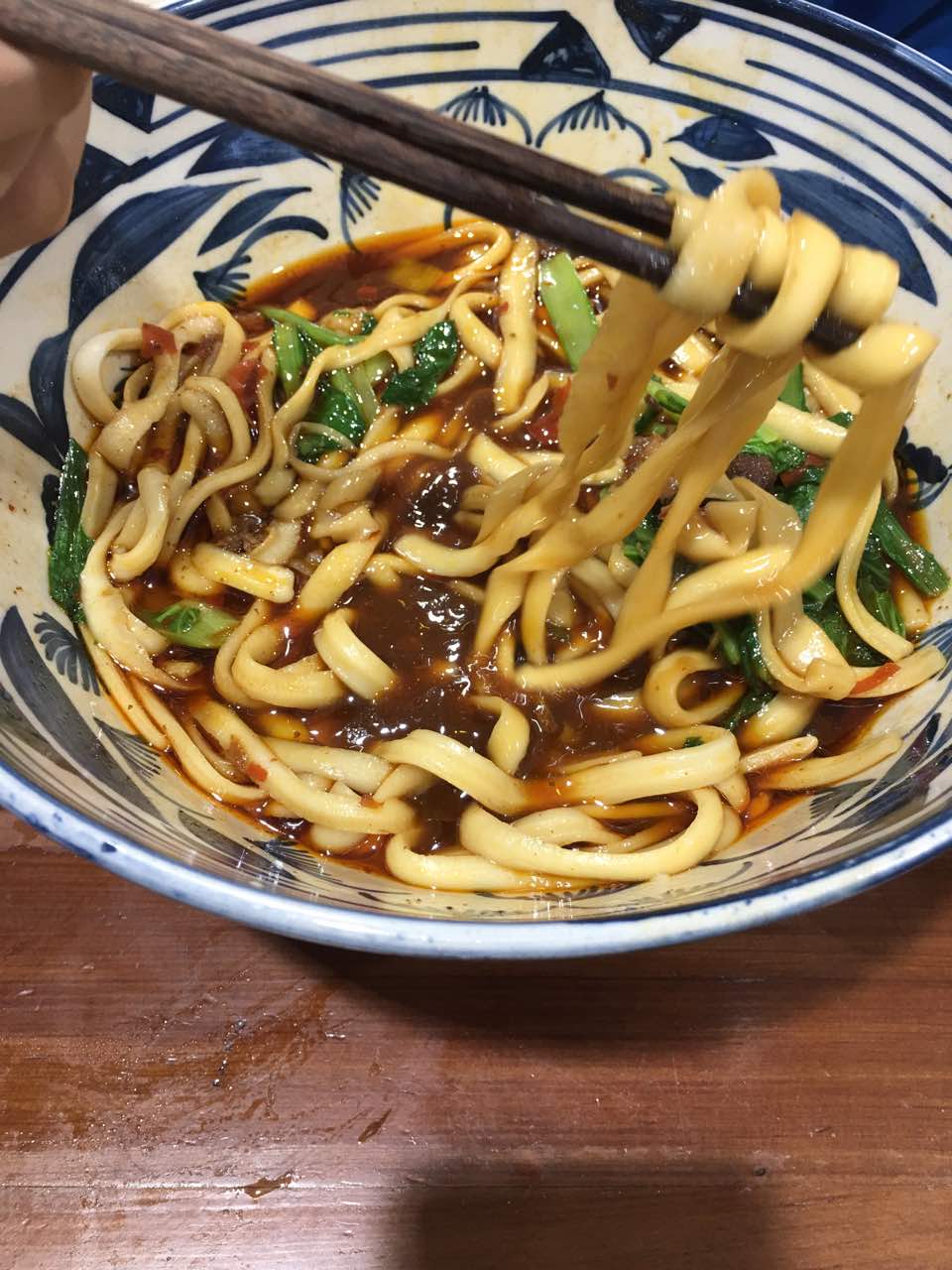 点的勾刀牛肉面,面条是刀削的,味道真不错啊! 2017-07-28有用 ( 0)